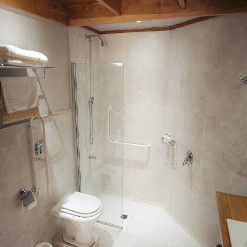 BAÑO HAB ADAPTADA